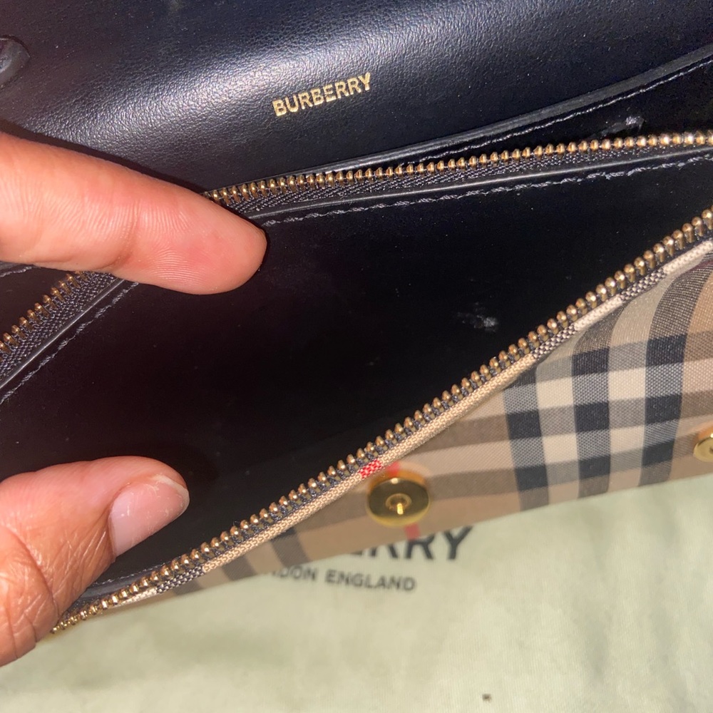Womens crossbody Burberry bag comes with original packaging - Picture 3 of 8
